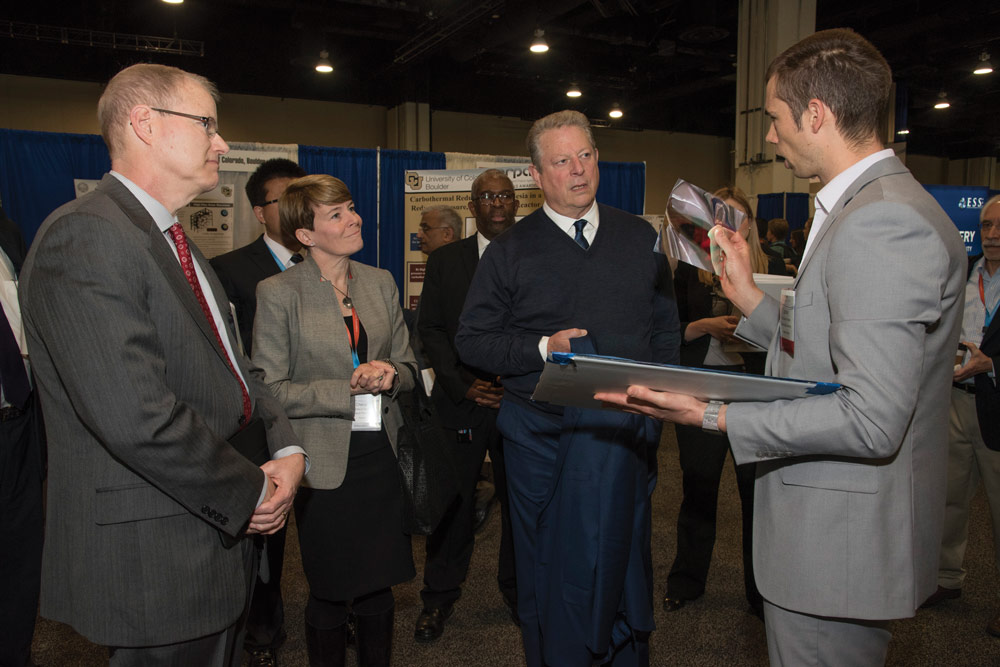 Al Gore stops to talk to Zachary Holman at the 2016 ARPA-E Summit.