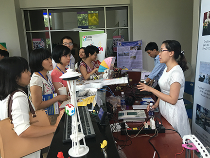 Fablab Saigon, the first makerspace in Ho Chi Minh City and sponsor of the technology and innovation exhibition, was a popular stop during the Conference.